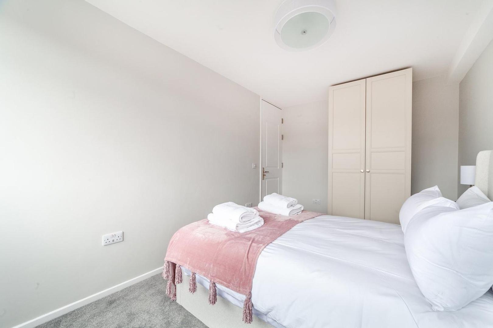 Excellent 3-Bed Flat In Elephant & Castle 런던 외부 사진